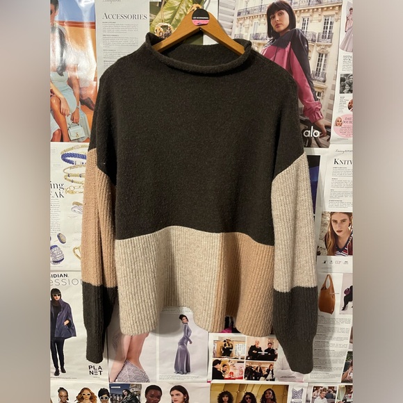 Neutral Color-Block Abstract Sweater - Picture 2 of 6